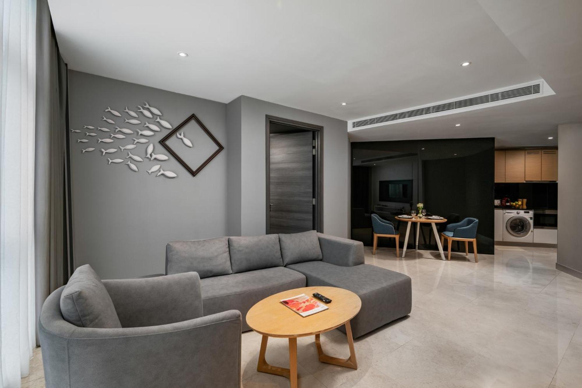 Fraser Place Puteri Harbour Nusajaya  Zewnętrze zdjęcie A living room in a serviced apartment in Singapore